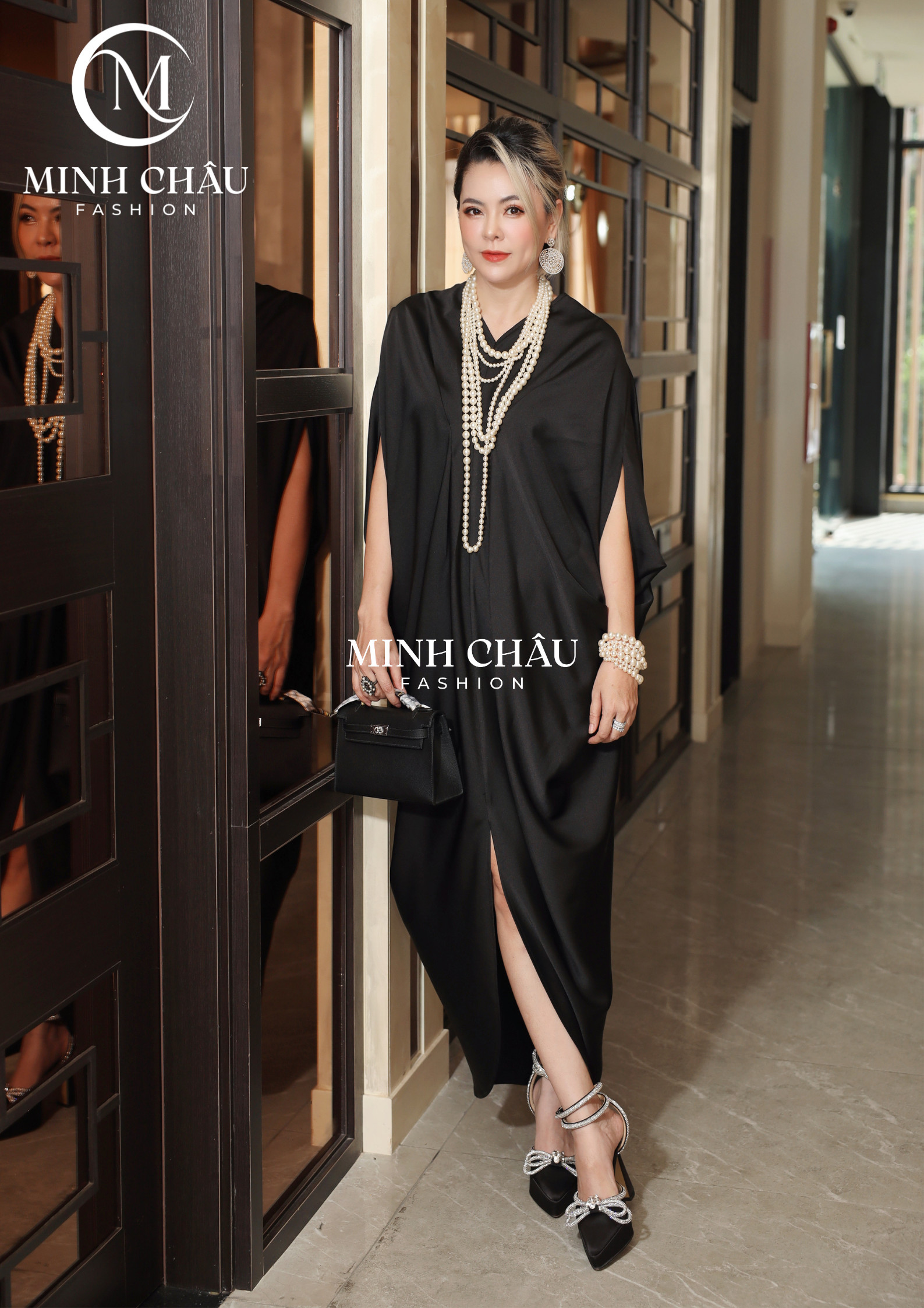 Đầm cổ V ly ngực màu đen
