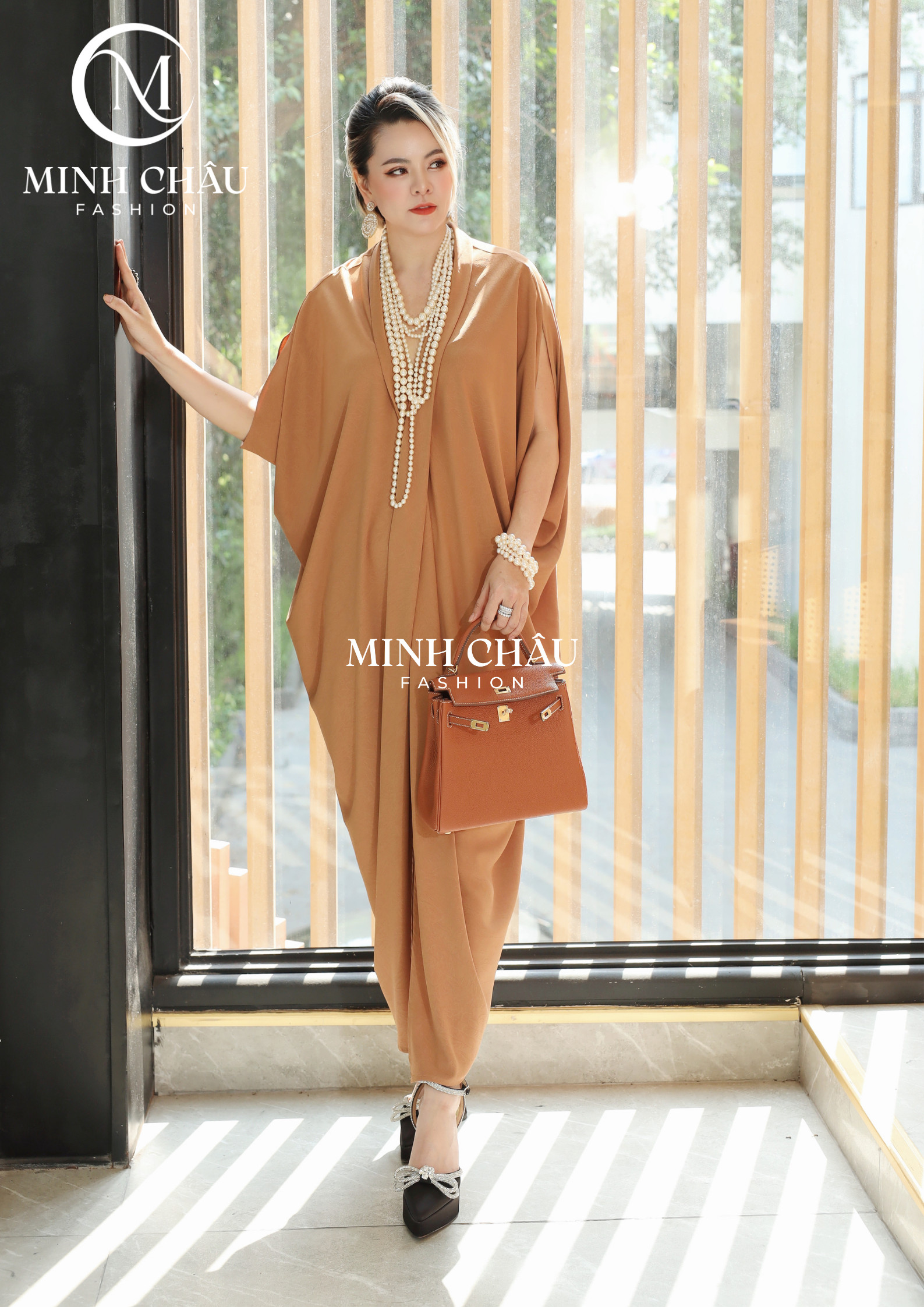 Đầm luồn cổ màu nâu