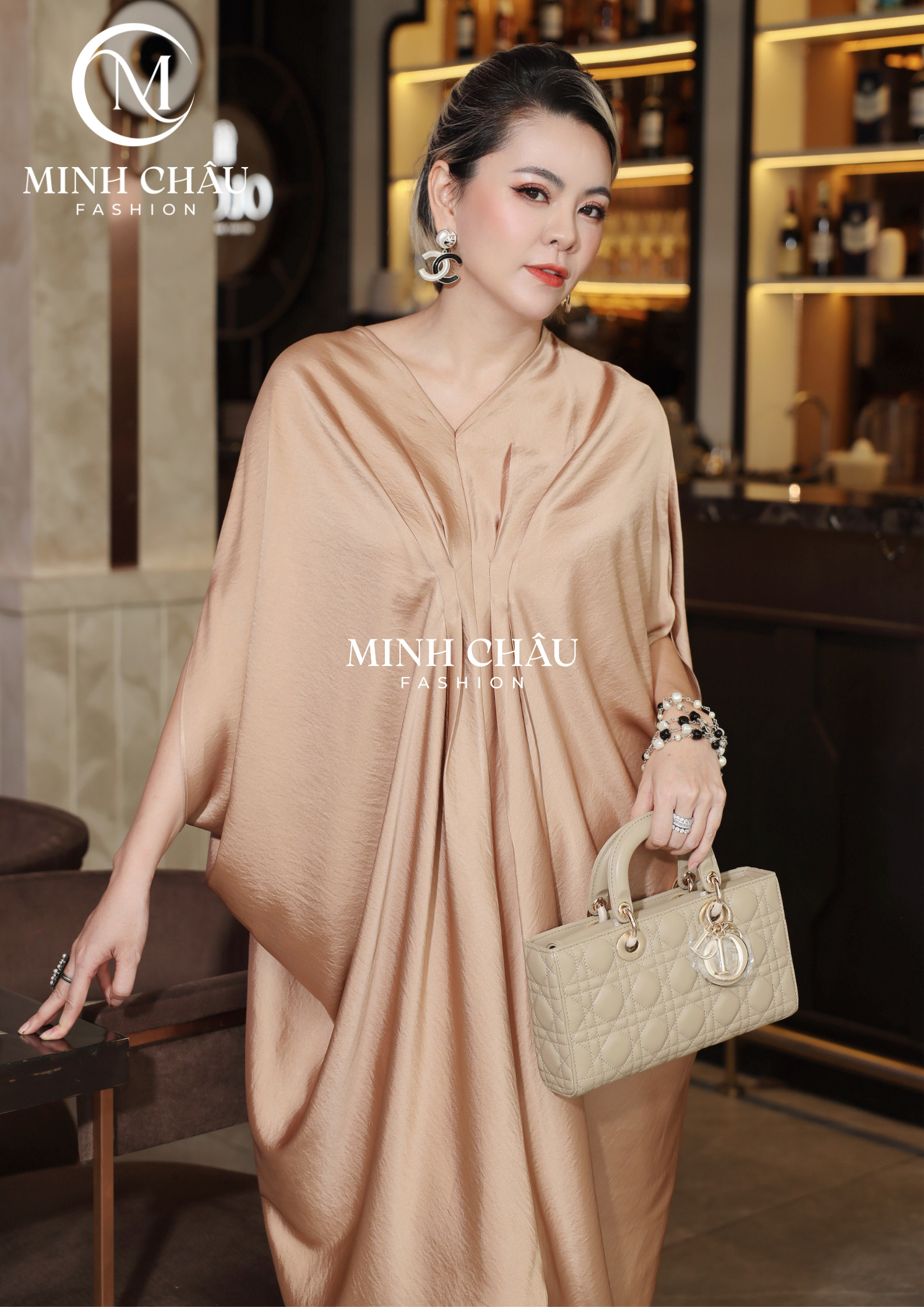 Đầm cổ V ly ngực màu nude
