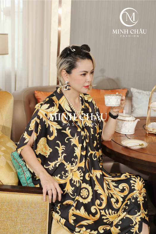 Đầm luồn cổ versace
